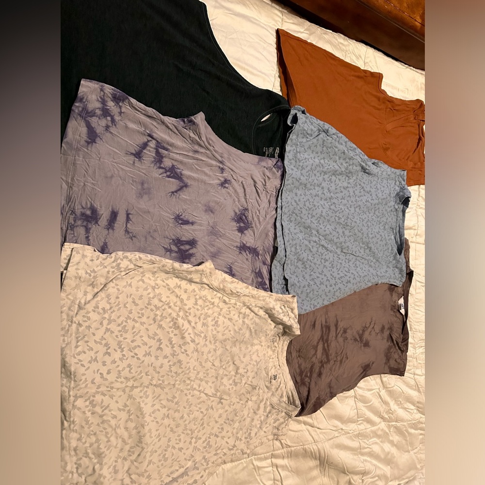 6 tank tops! Various sizes XL - XXL.